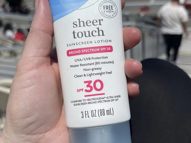 Reef-safe mineral sunscreen