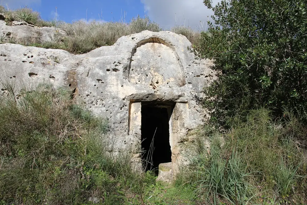 Funerary Tradition in the Prehistory of Sardinia – The domus de janas